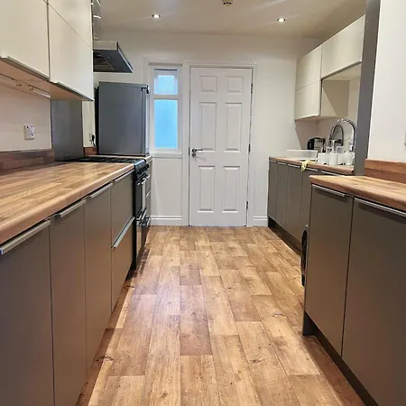 Ellies Bed & Breakfast 4*