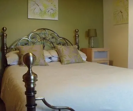 Bed and Breakfast Ellies Γουίτμπι