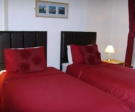 Bed and Breakfast Ellies 4*