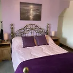 Ellies Bed and Breakfast 4*
