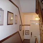Ellies Bed and Breakfast 4*