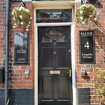 Bed and Breakfast Ellies 4*